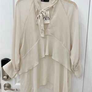 NWT- Zara- flown top with ruffle detail- M